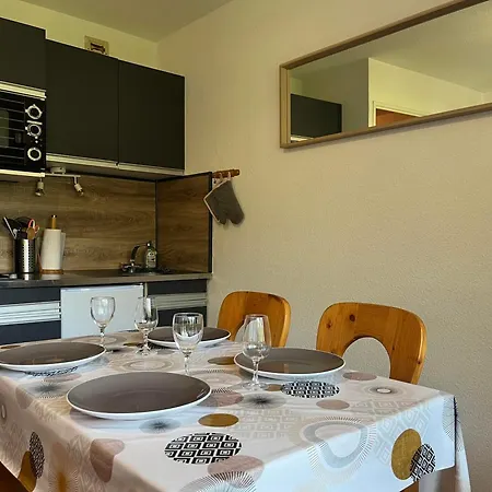 Chaleureux Avec Balcon Au Centre De - Fr-1-624-83 Apartment *